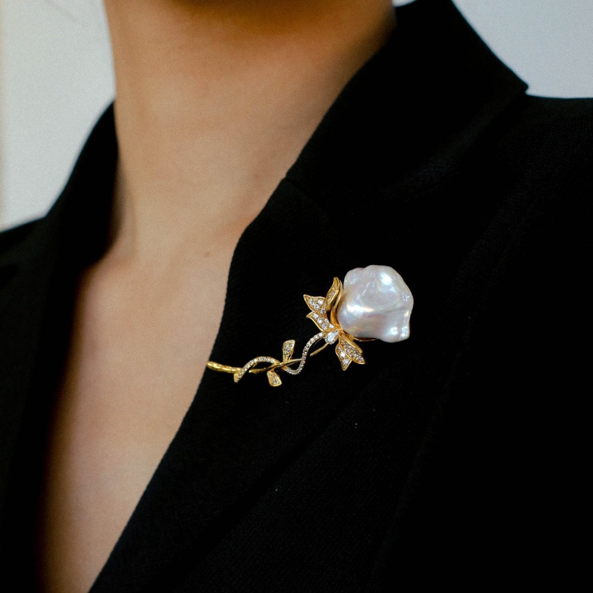 Rose Baroque Pearl Decorative Brooch