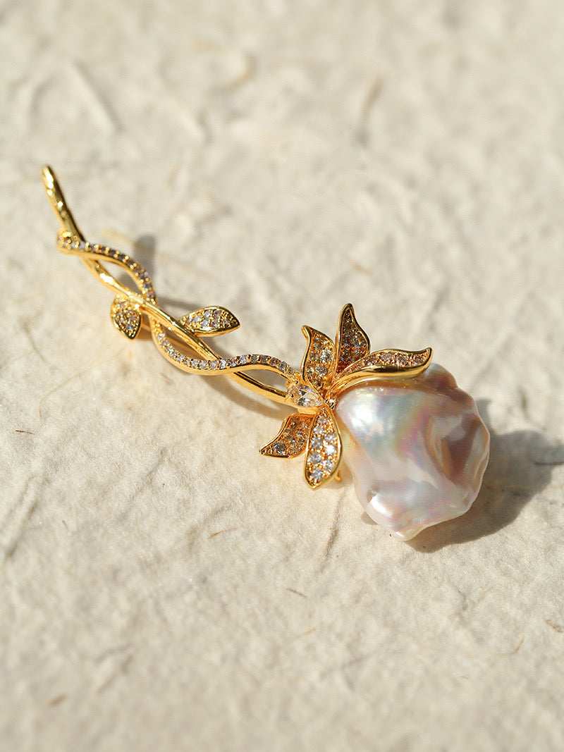 Rose Baroque Pearl Decorative Brooch