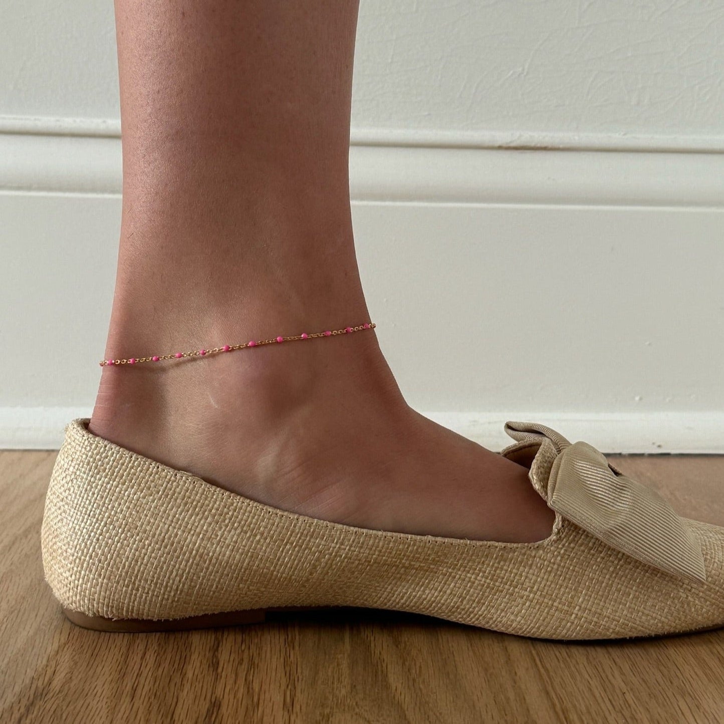 Pink Daisy Anklet in Delicate Floral Design