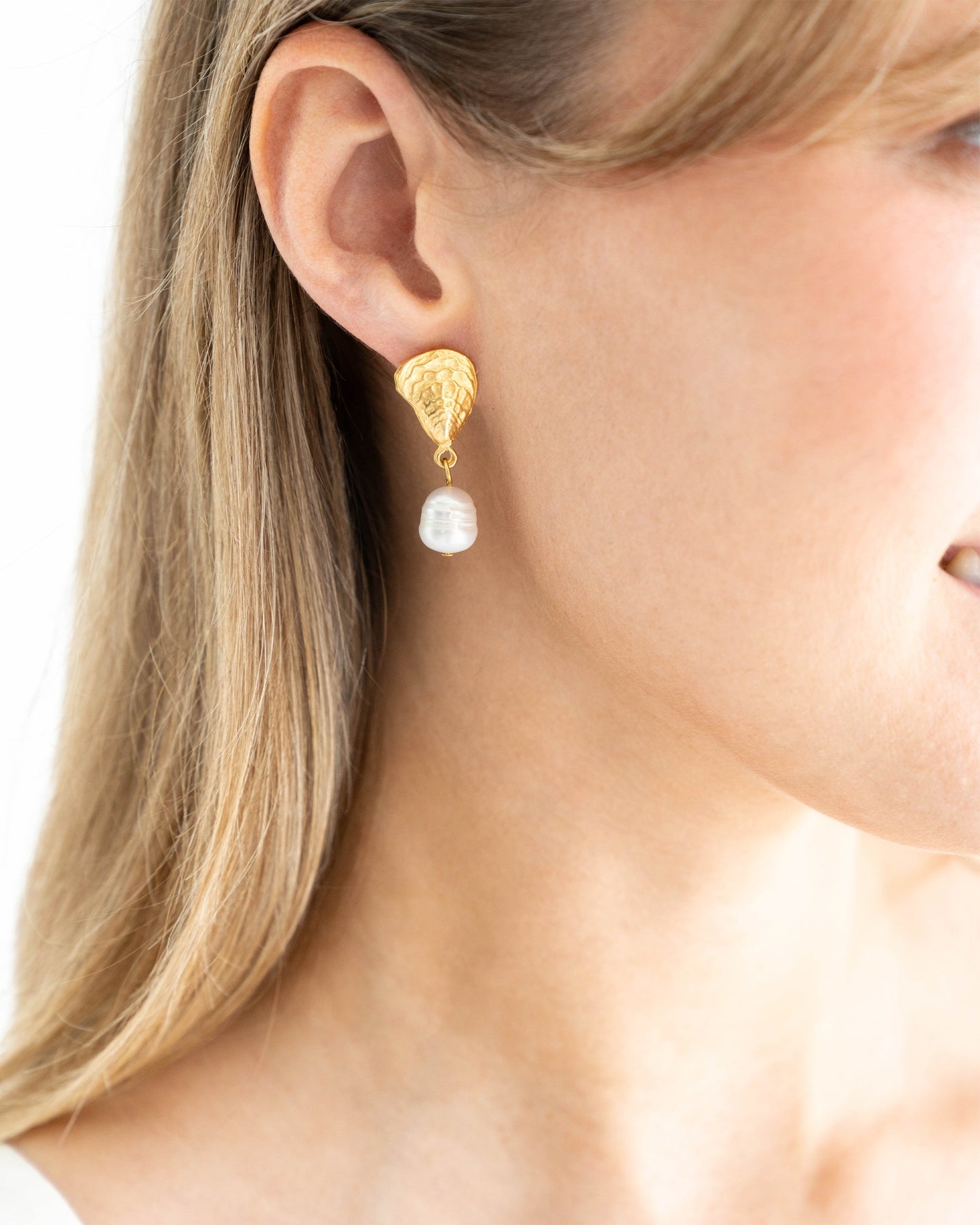 Elegant Oyster Pearl Drop Earrings