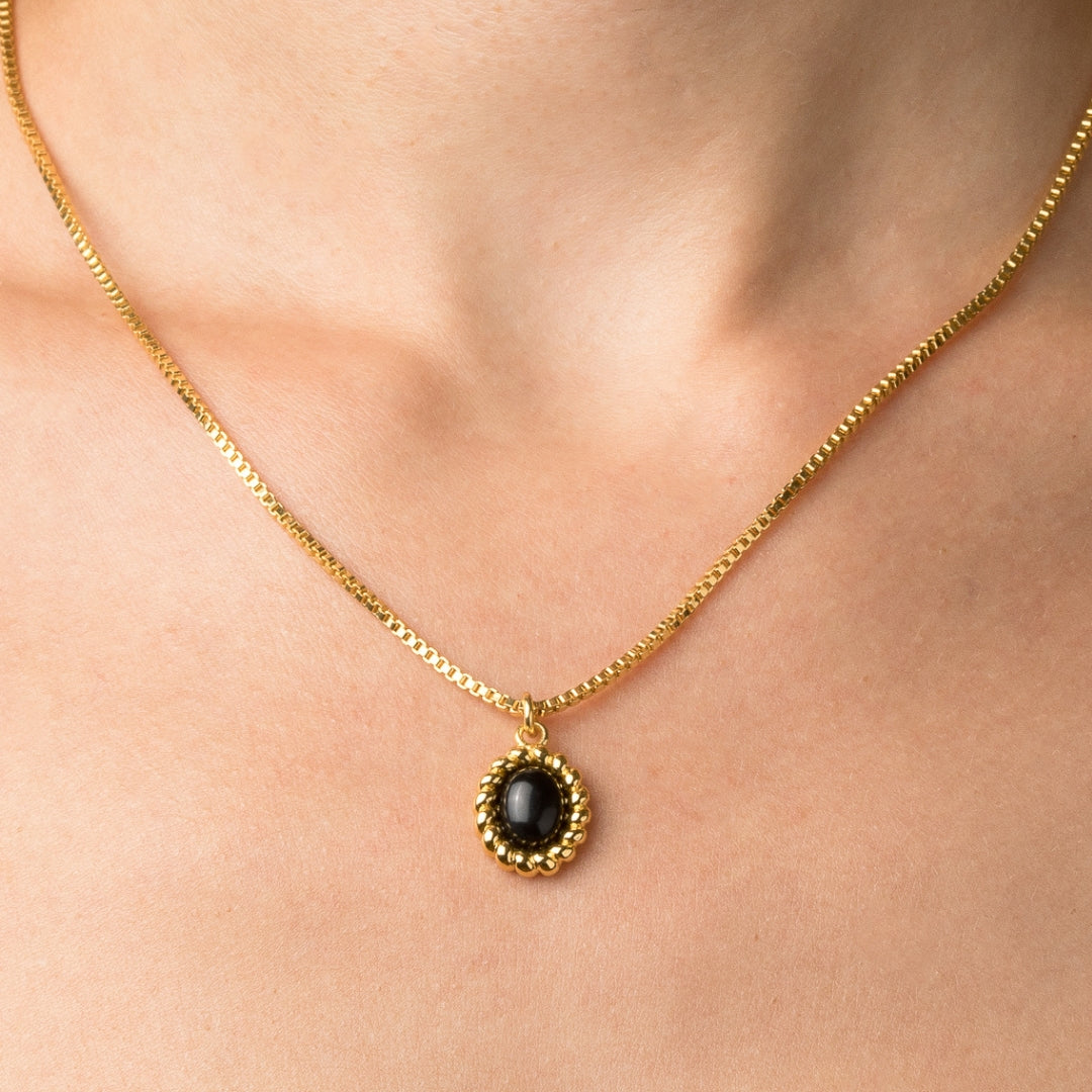 Onyx Halo Pendant Necklace Design