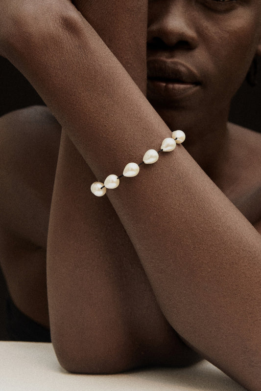 Teardrop Pearl Bracelet in Elegant Design