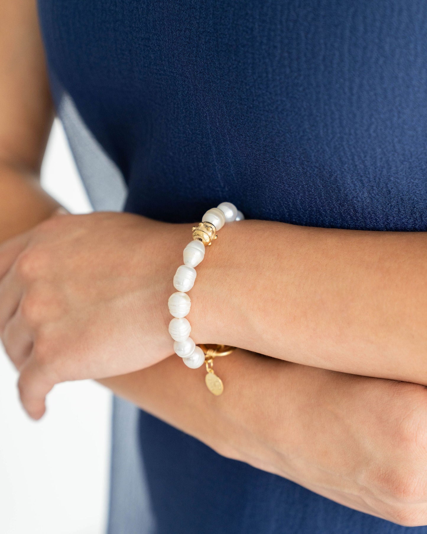 Elegant Pearl Bracelet in Classic Design