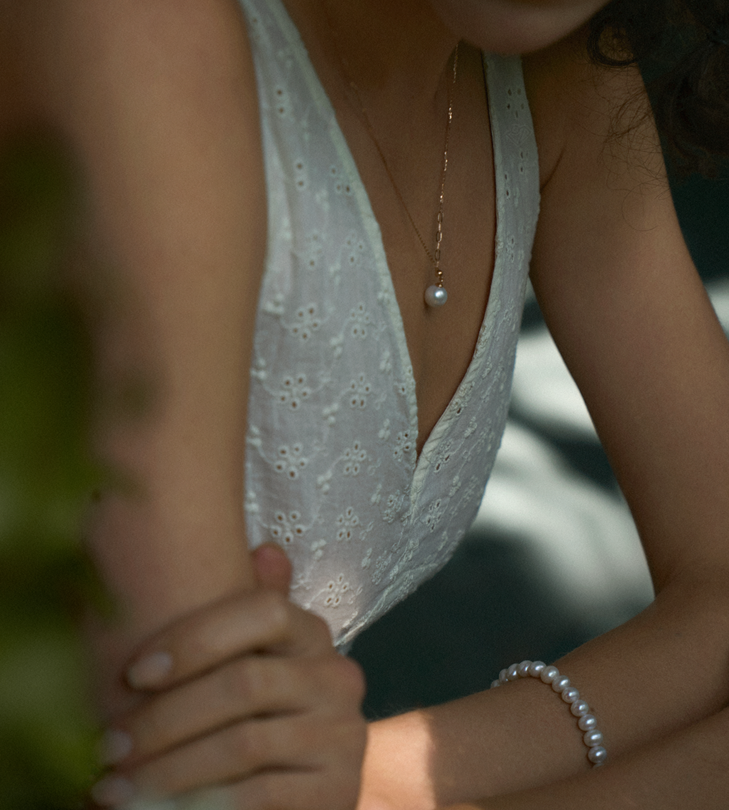 Elegant Ballet Style Necklace in Silver