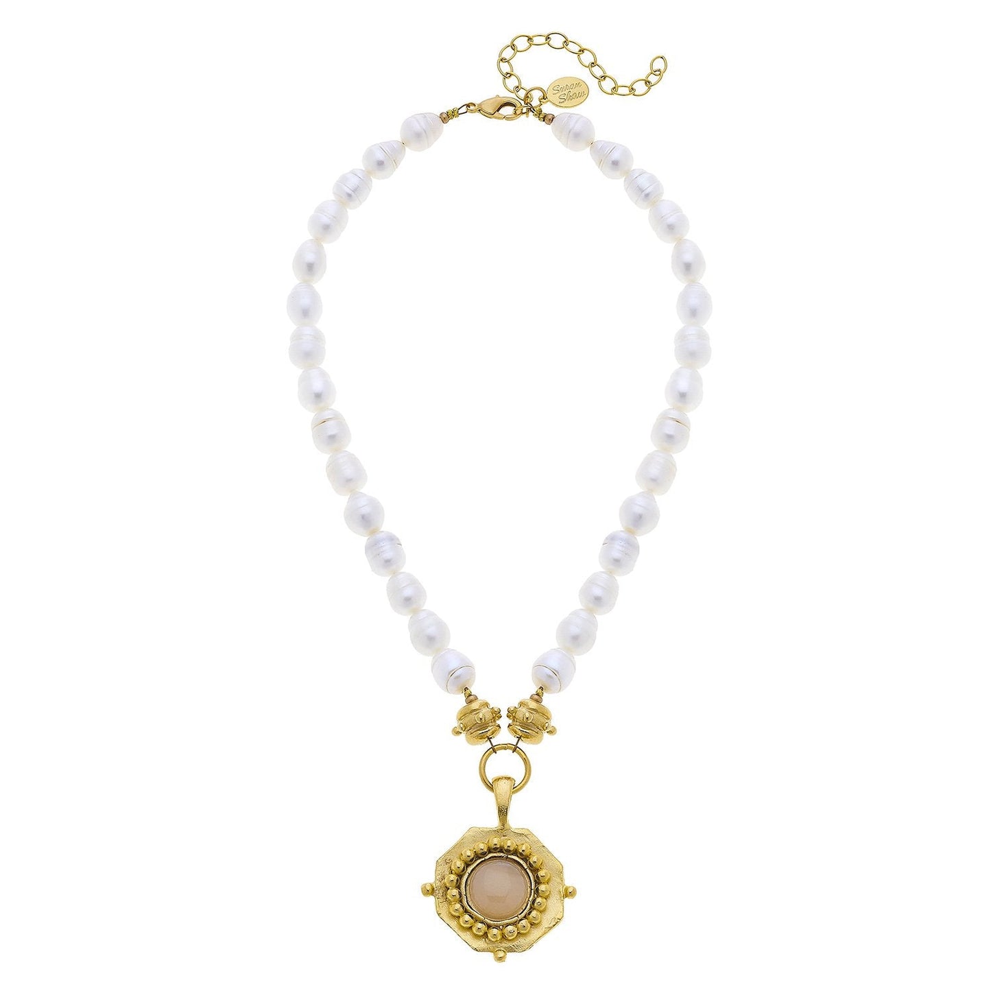 Elegant Pearl Necklace Crafted from High-Quality Materials