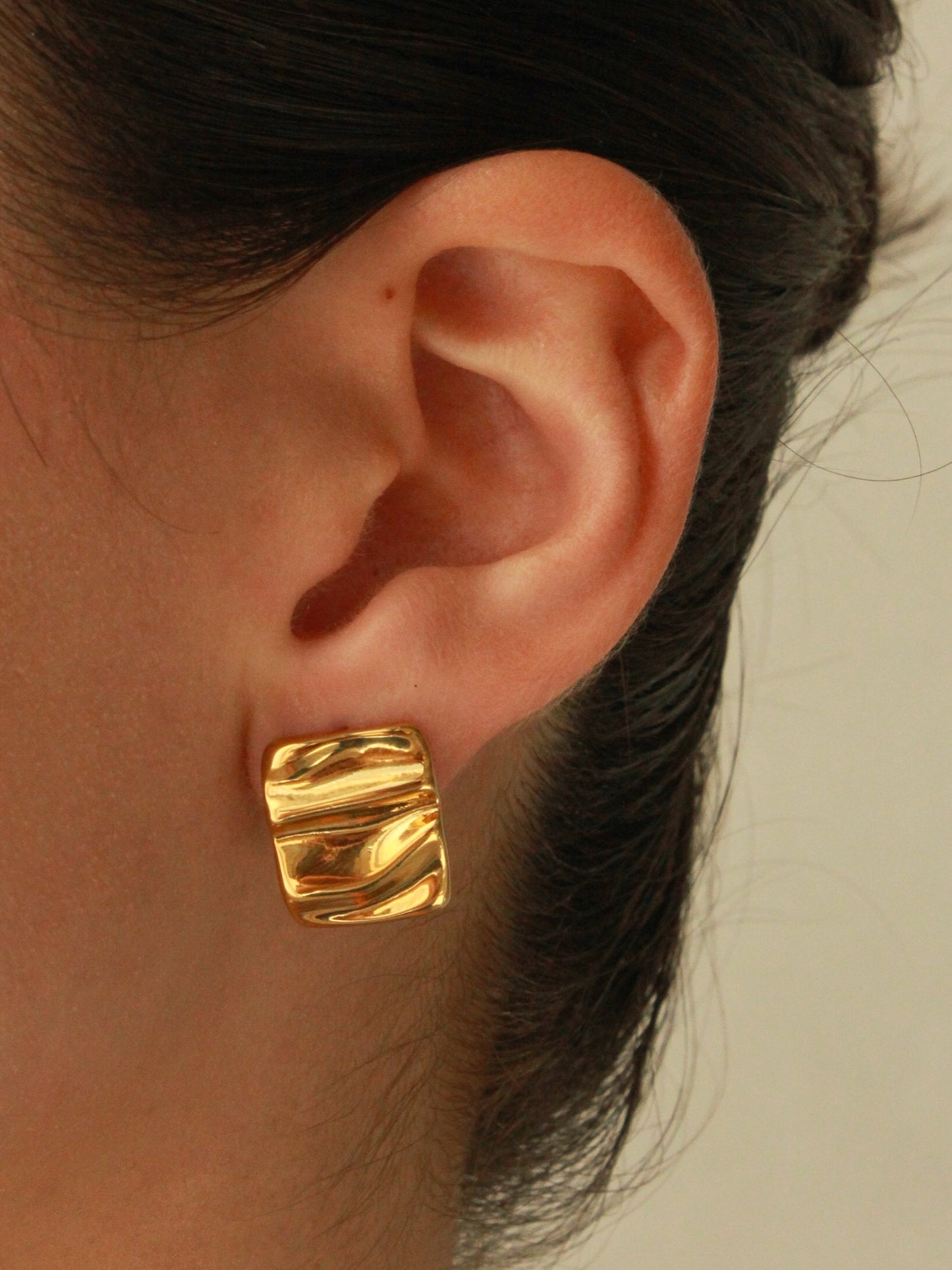 Golden Waves Rectangular Design Jewelry