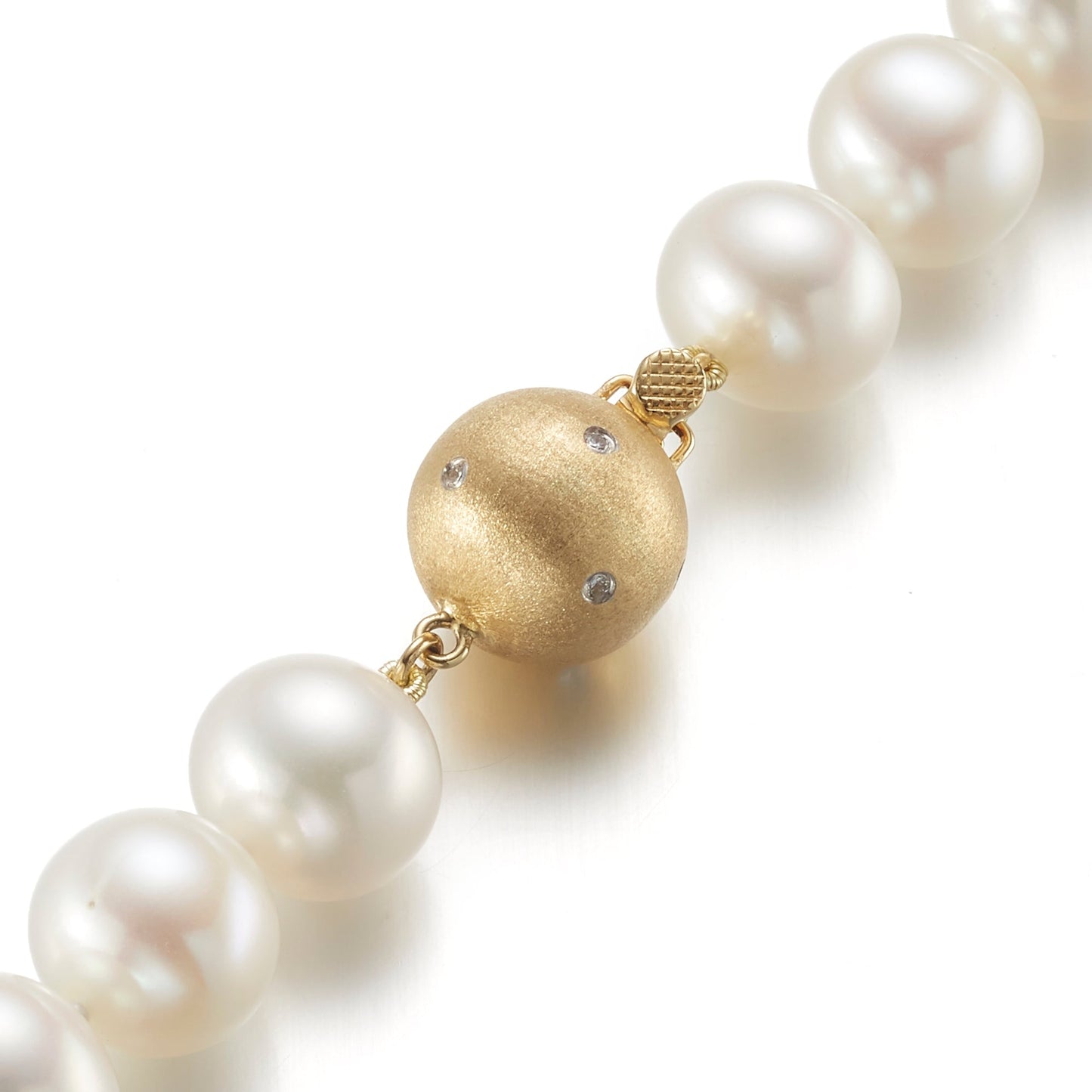 Elegant White Pearl and Gold Necklace Design