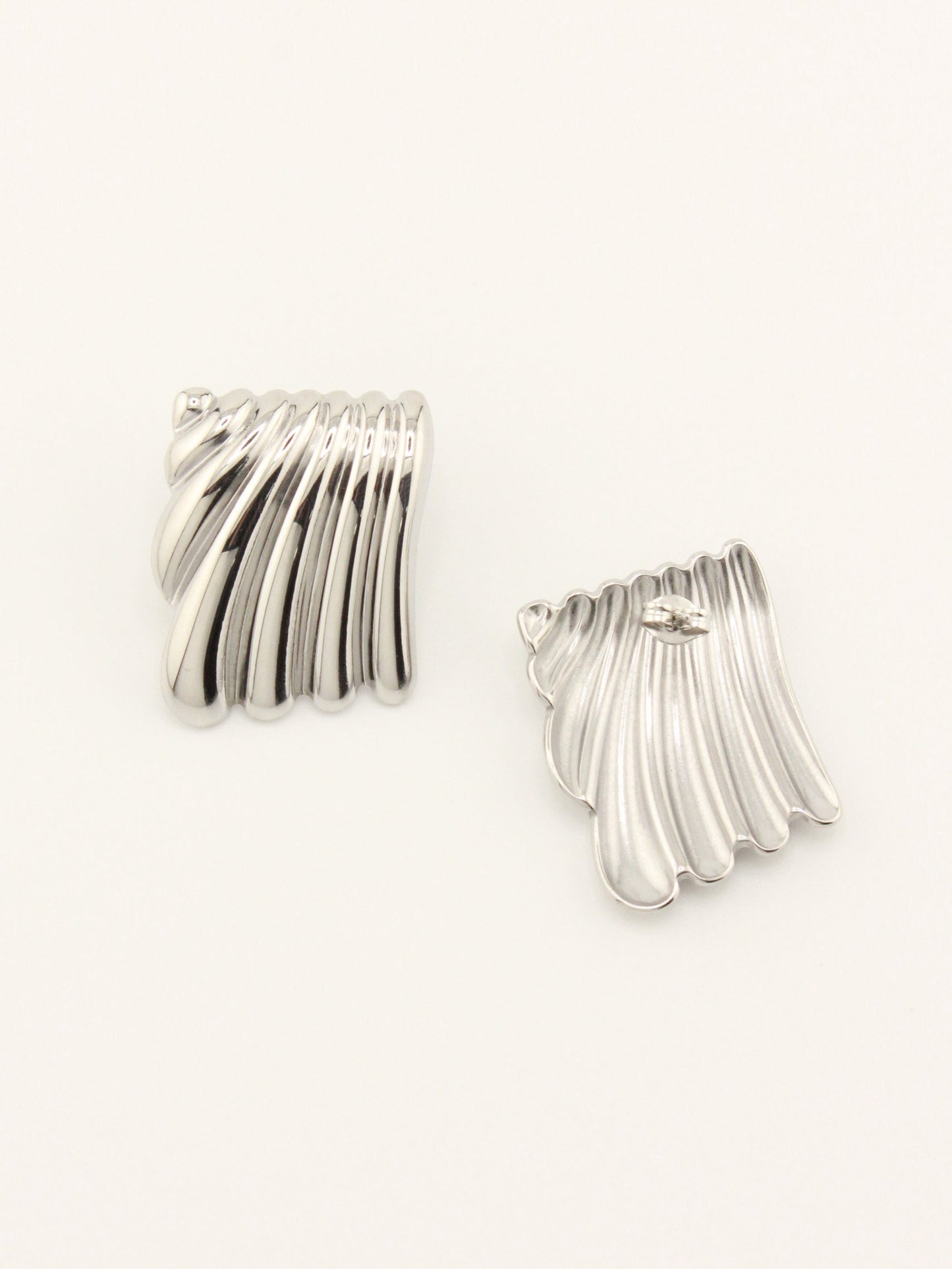 Silver Wave Design Necklace in Silver Metal