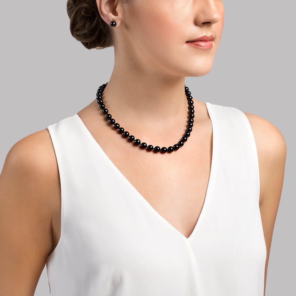 Black Akoya Pearl Necklace in AA Quality