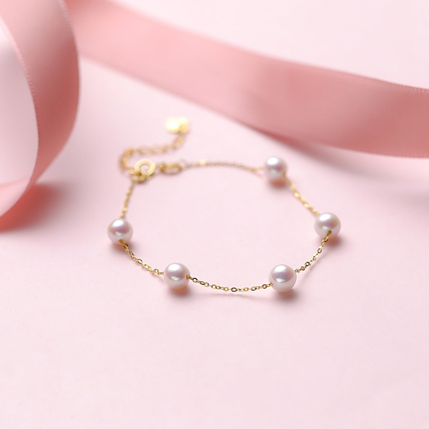 White Akoya Tincup Bracelet with Gold Accents