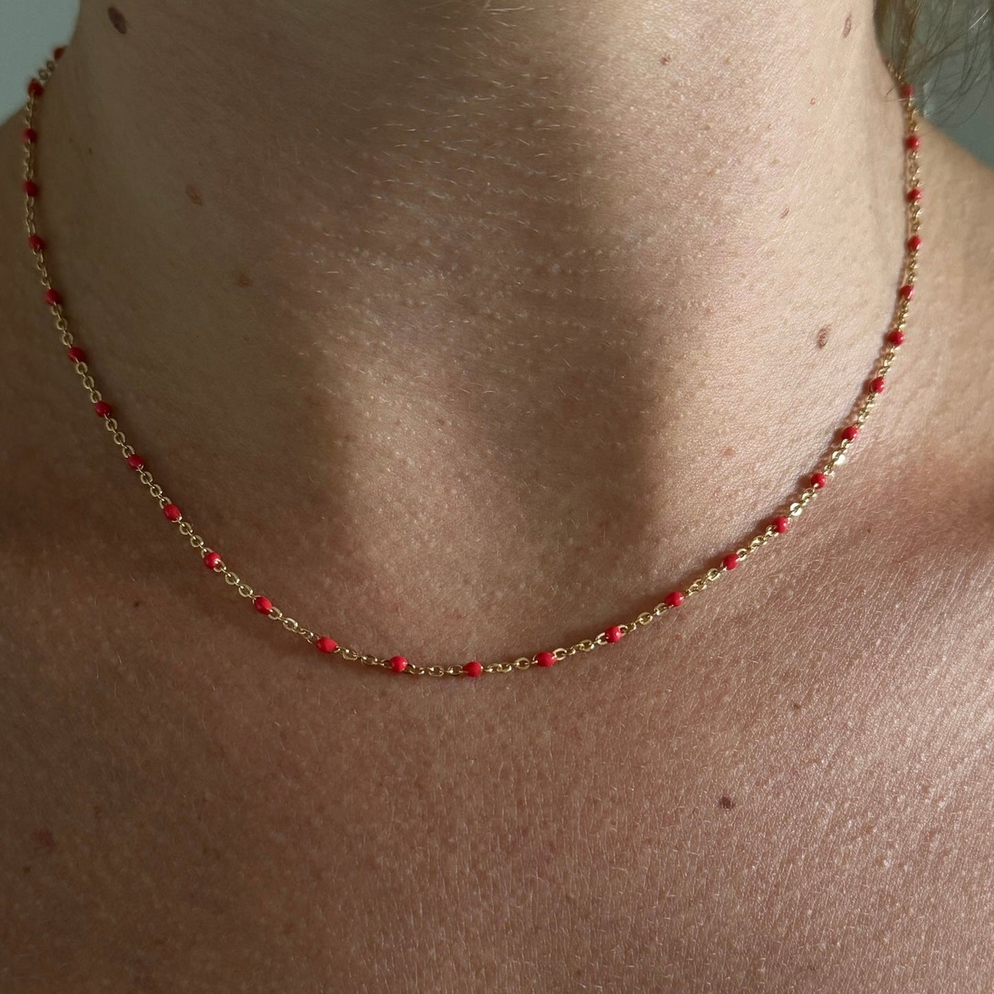 Red Daisy Floral Necklace in Elegant Design