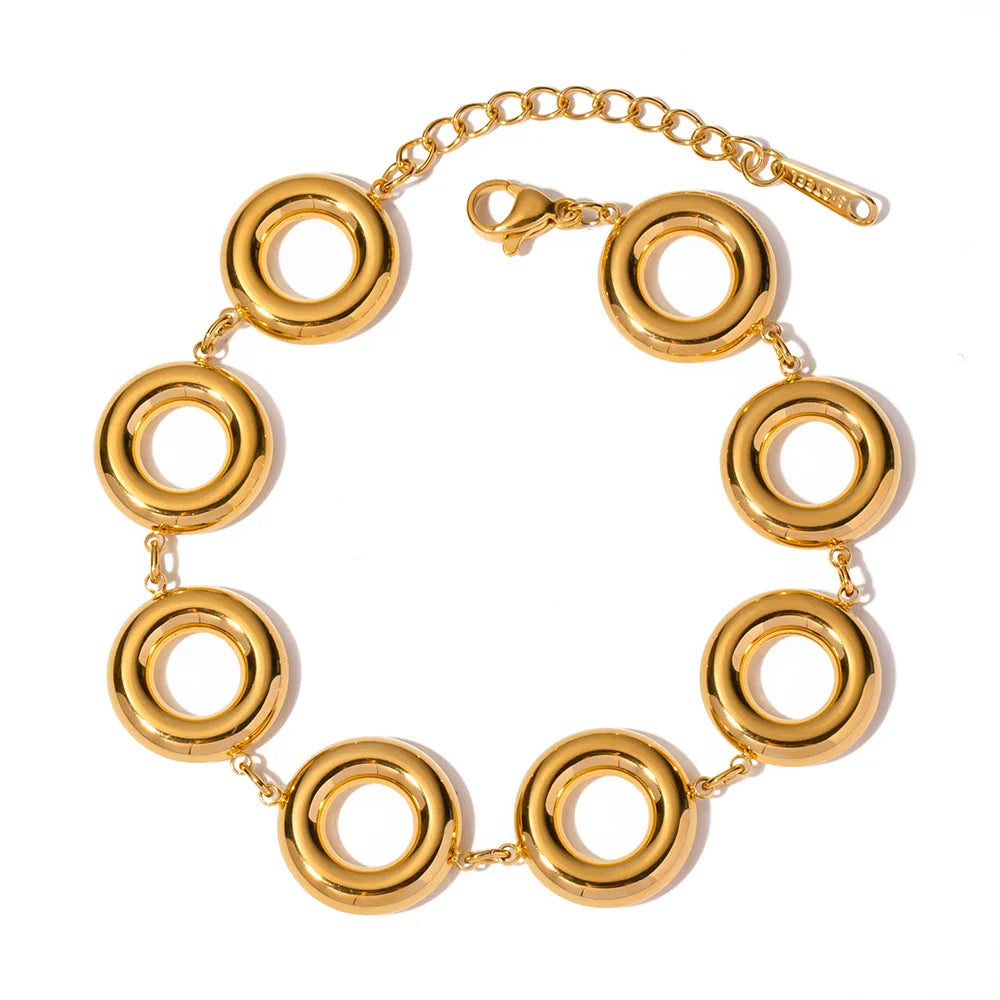 Shiny Circular Bracelet in Sleek Design