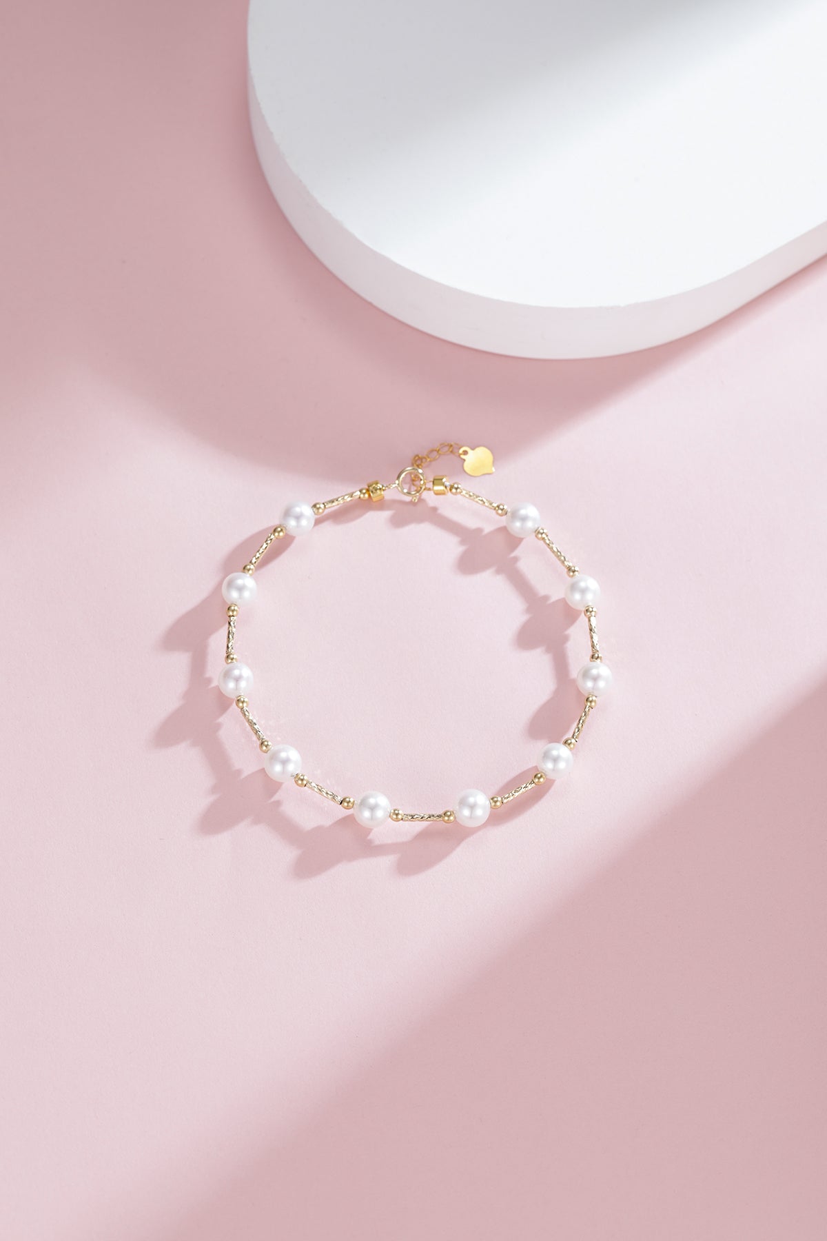 Freshwater Pearl Tincup Bracelet in 18K Gold