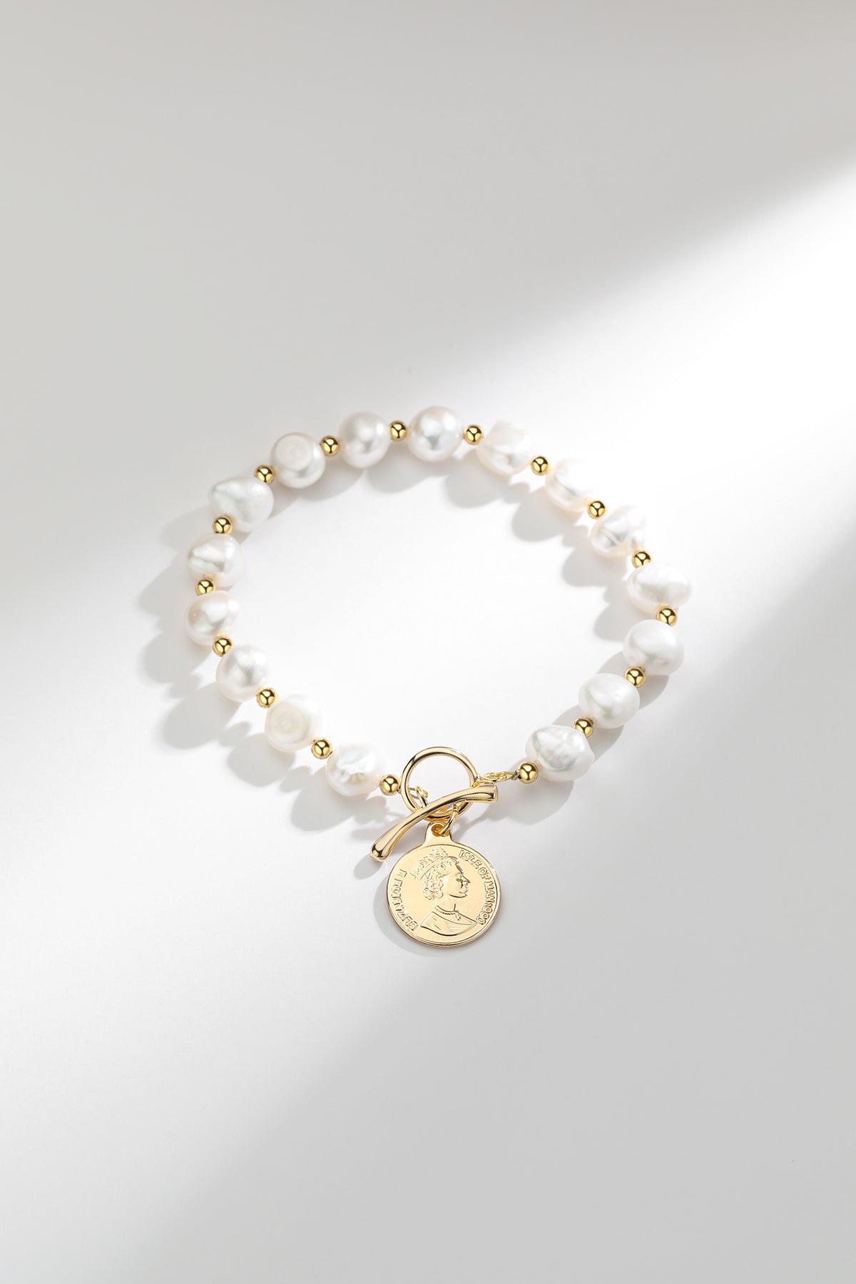 Elegant Coin Pearl Bracelet for Stylish Wear