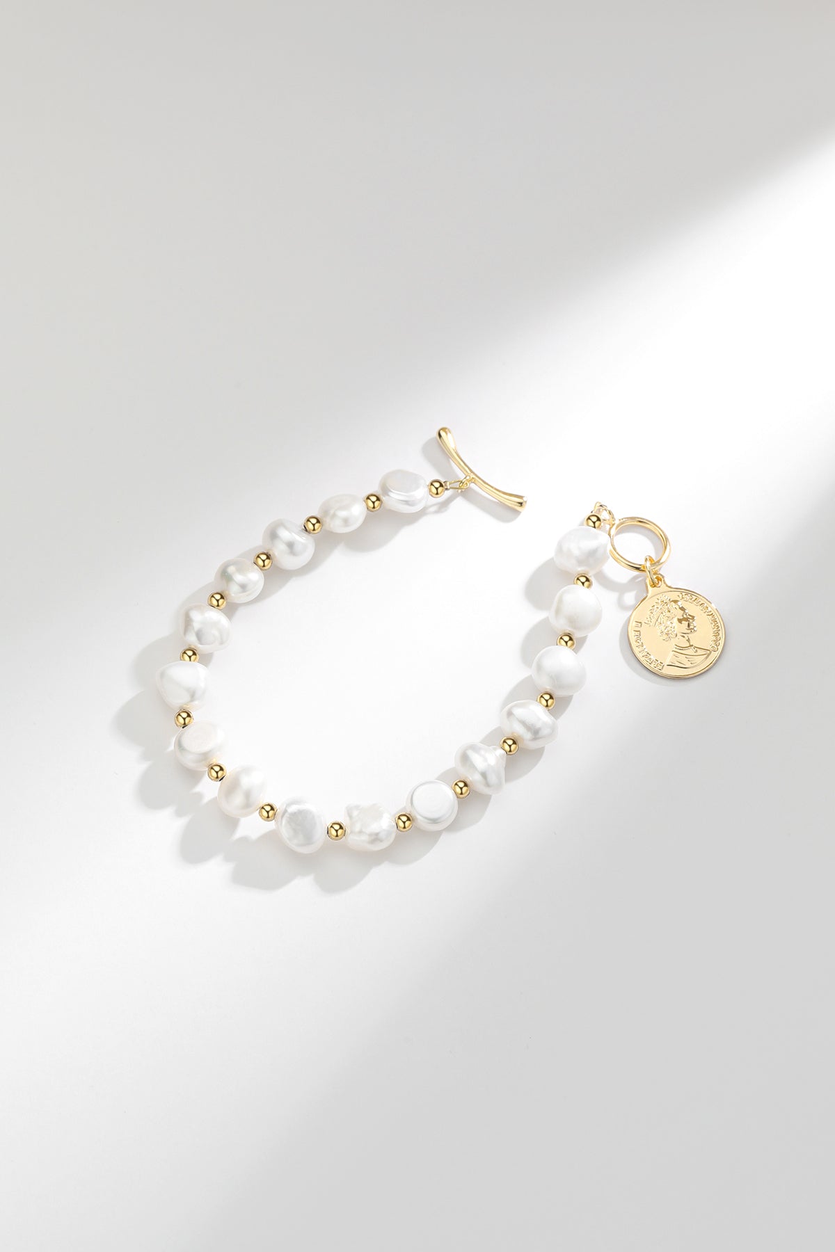 Elegant Coin Pearl Bracelet for Stylish Wear