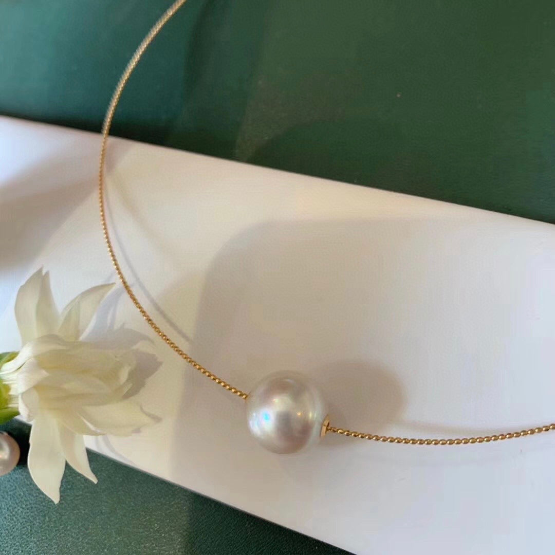 Round Pearl Collar Necklace in 18k Gold