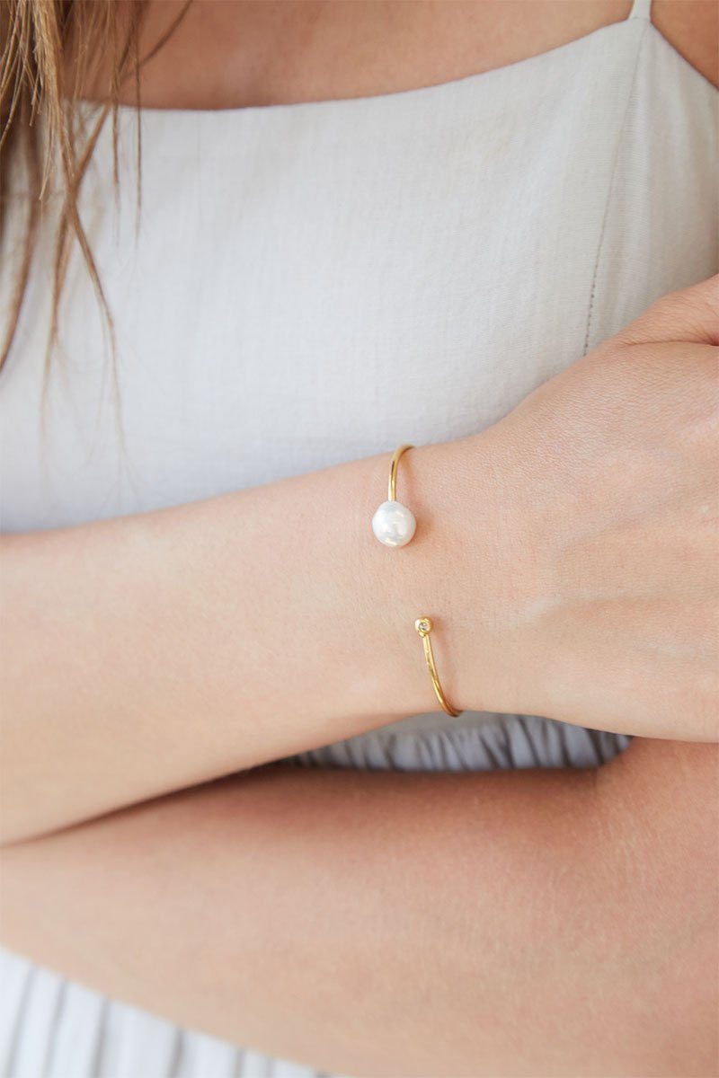 White Pearl and Gold Diamond Bracelet