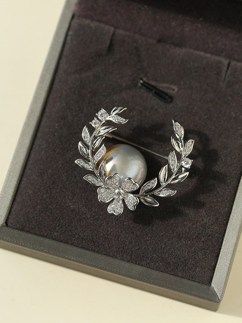 Grey Mabe Pearl Wheat Design Brooch