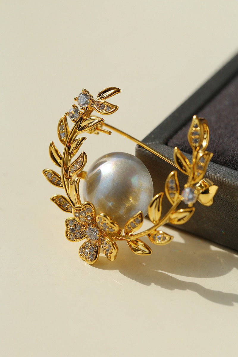 Grey Mabe Pearl Wheat Design Brooch