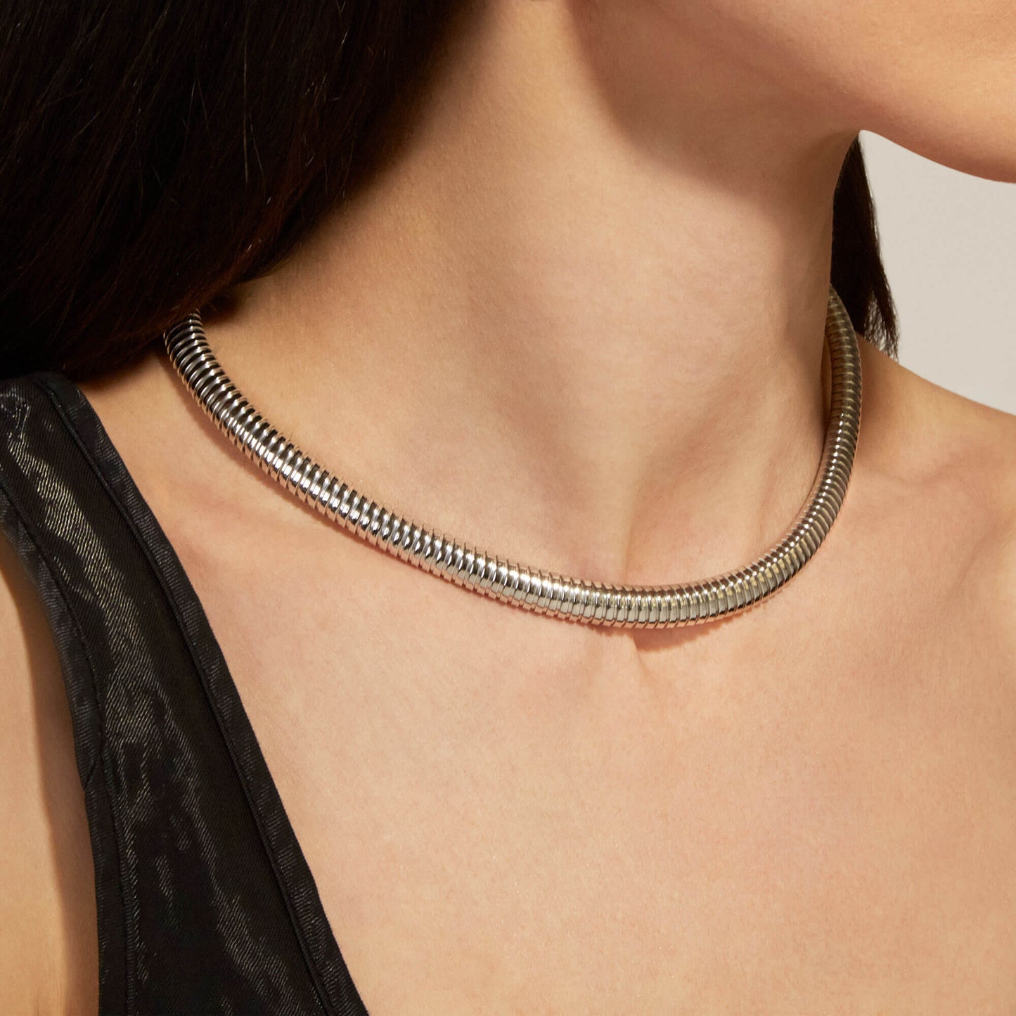 Silver Coil Collar Design for Stylish Neckwear