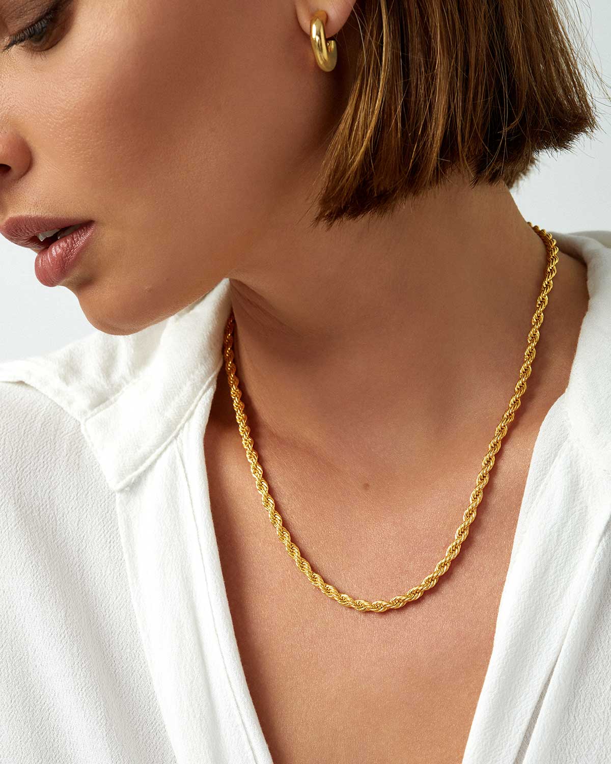 Twisted Chain Necklace in Elegant Design