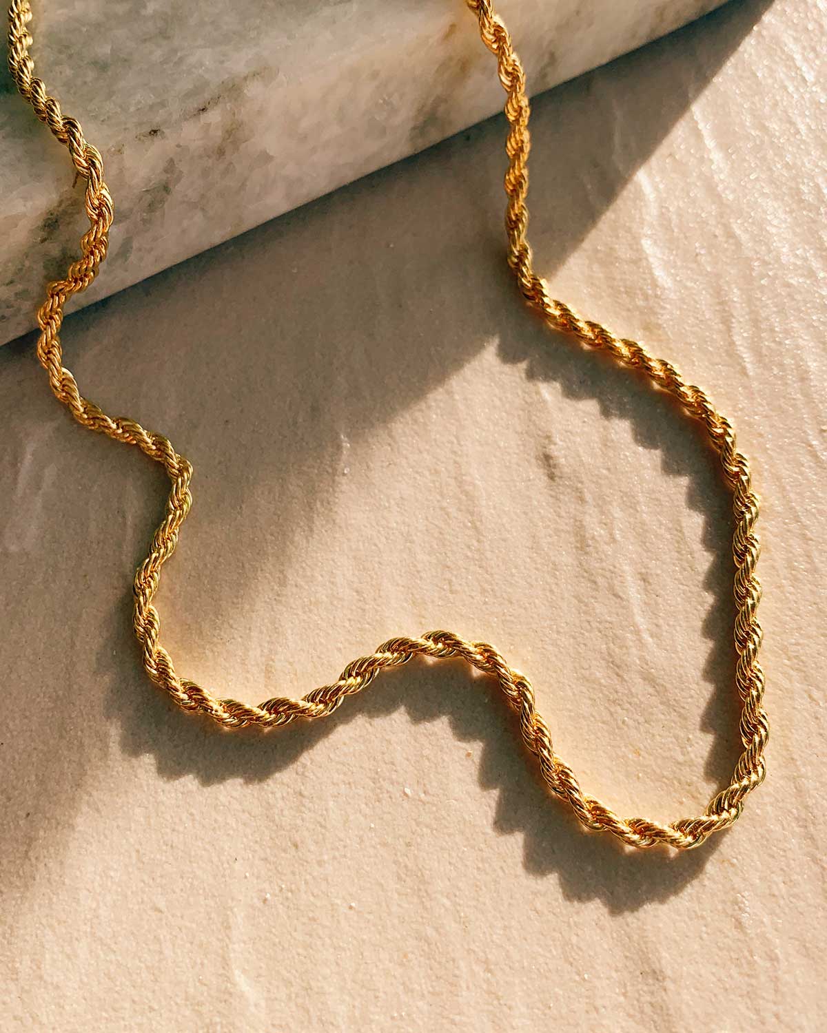 Twisted Chain Necklace in Elegant Design