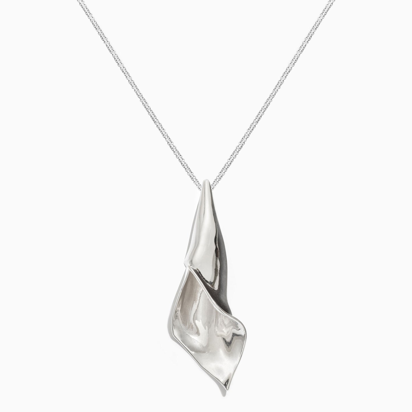 Elegant Calla Pendant Necklace in Silver