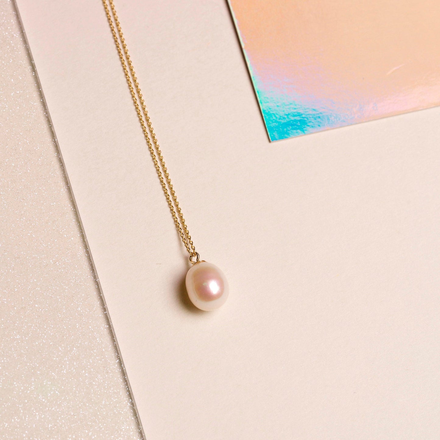 Pearl Pendant Necklace in Elliptical Design