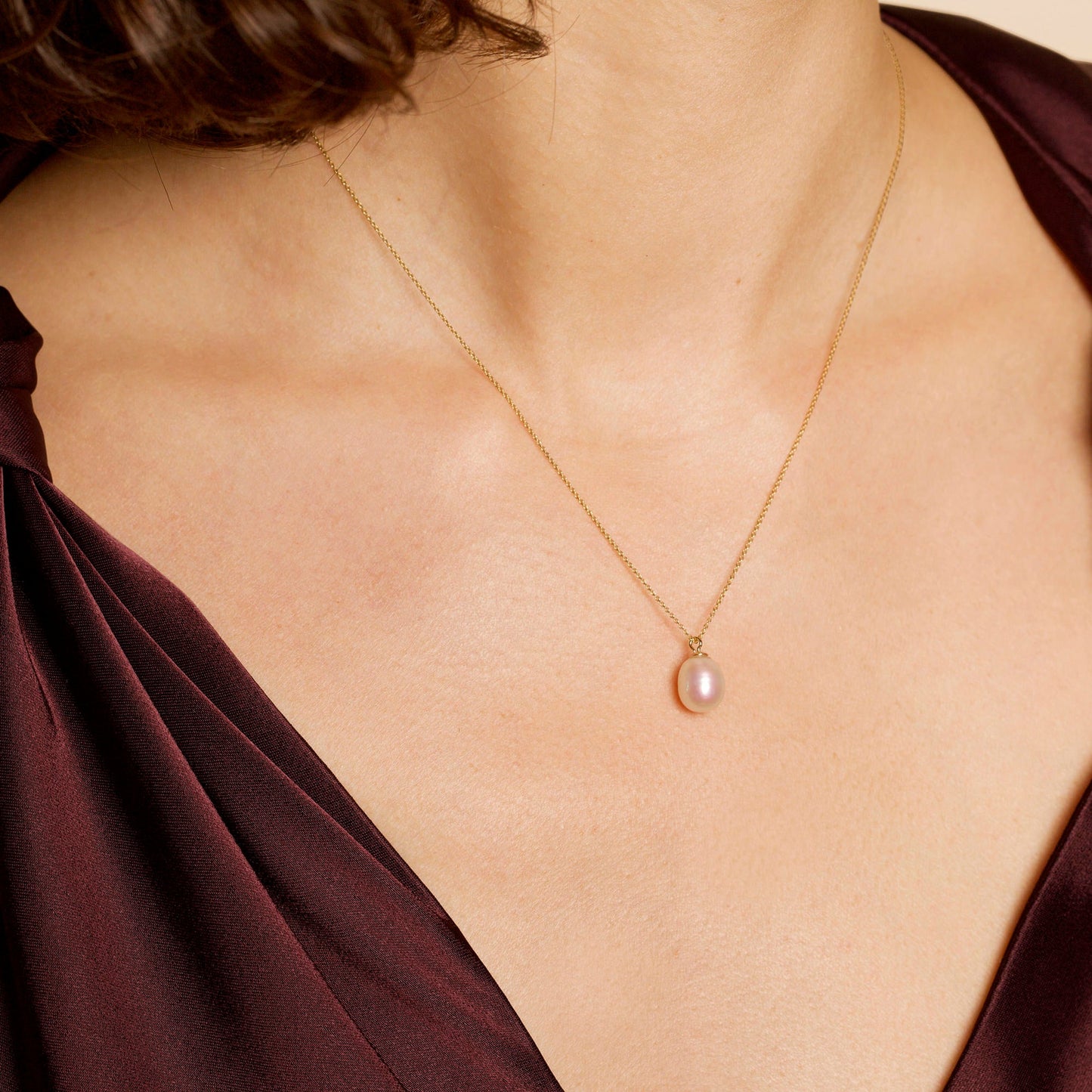 Pearl Pendant Necklace in Elliptical Design