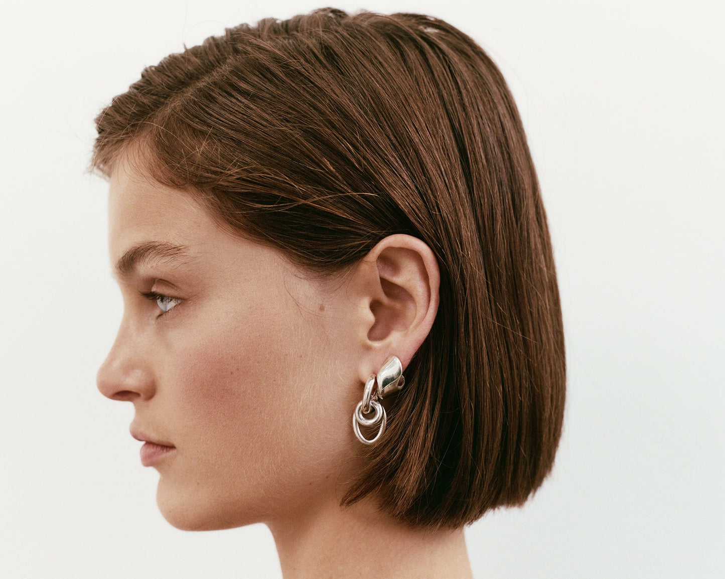 Stylish Ellipses Hoop Earrings in Sleek Design