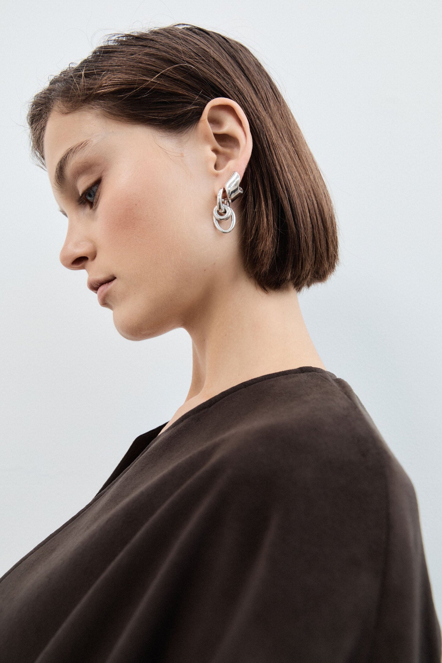 Stylish Ellipses Hoop Earrings in Sleek Design