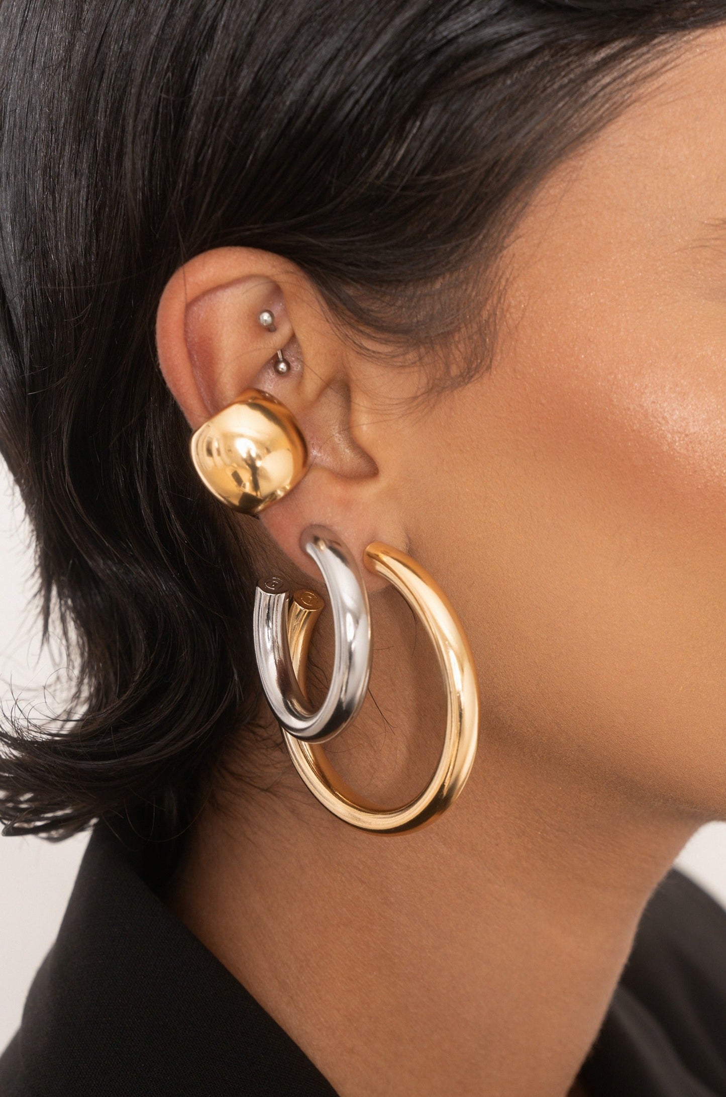 Bold Metal Ear Cuff Accessory for Stylish Look