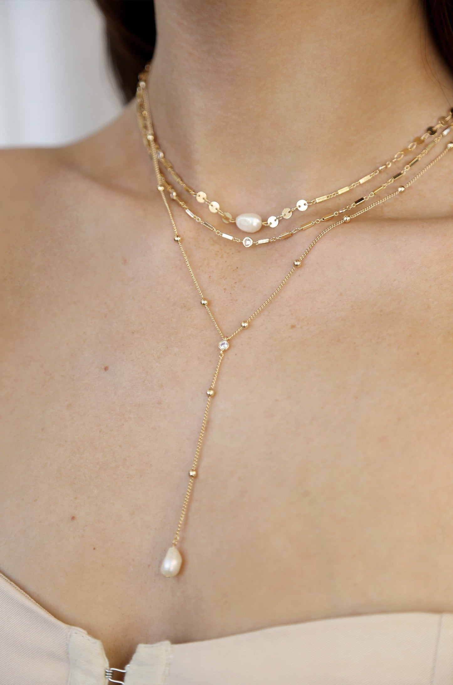 Pearl Lariat Necklace with Elegant Design