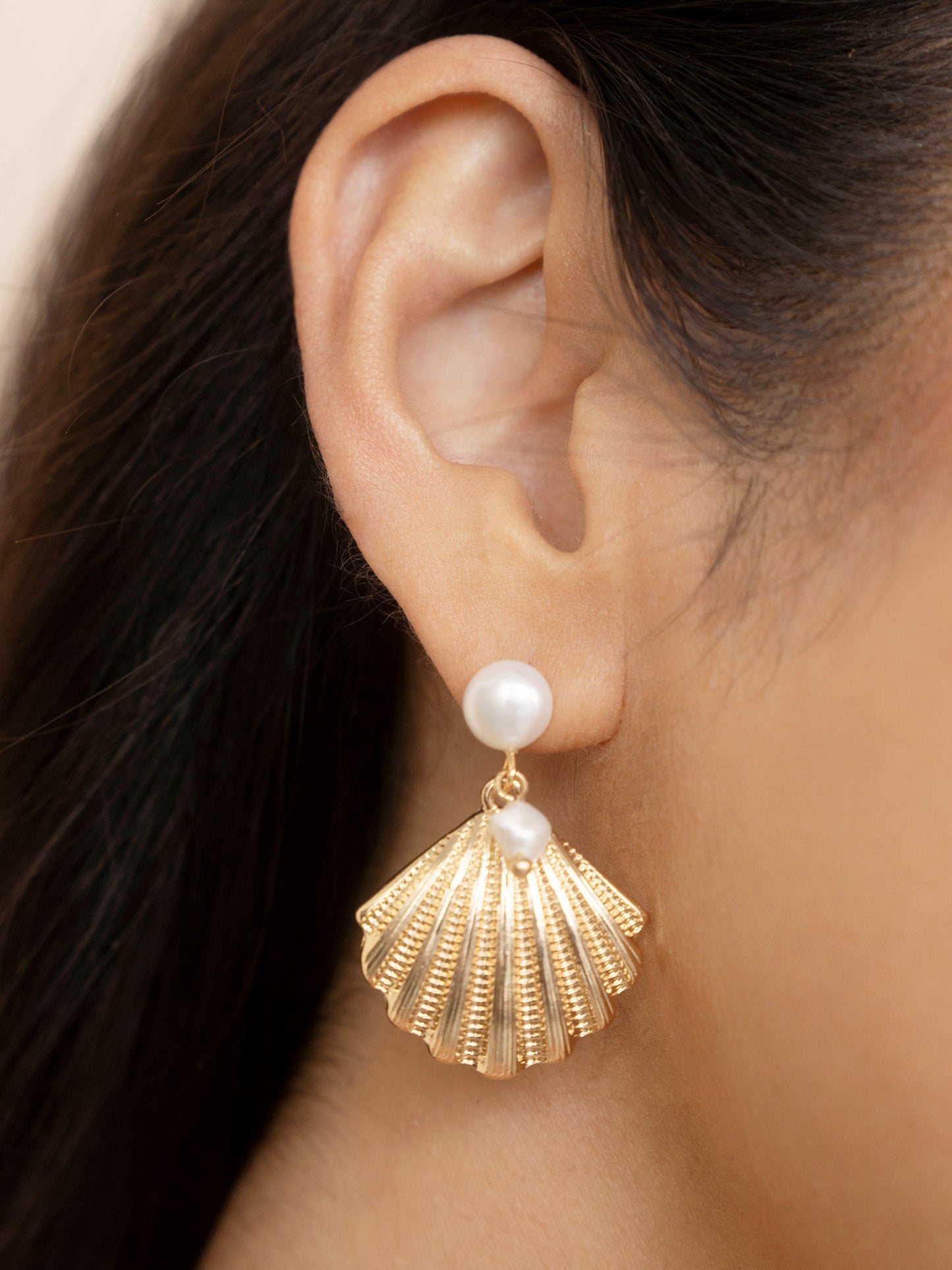 Elegant Scallop Shell Earrings with Pearls