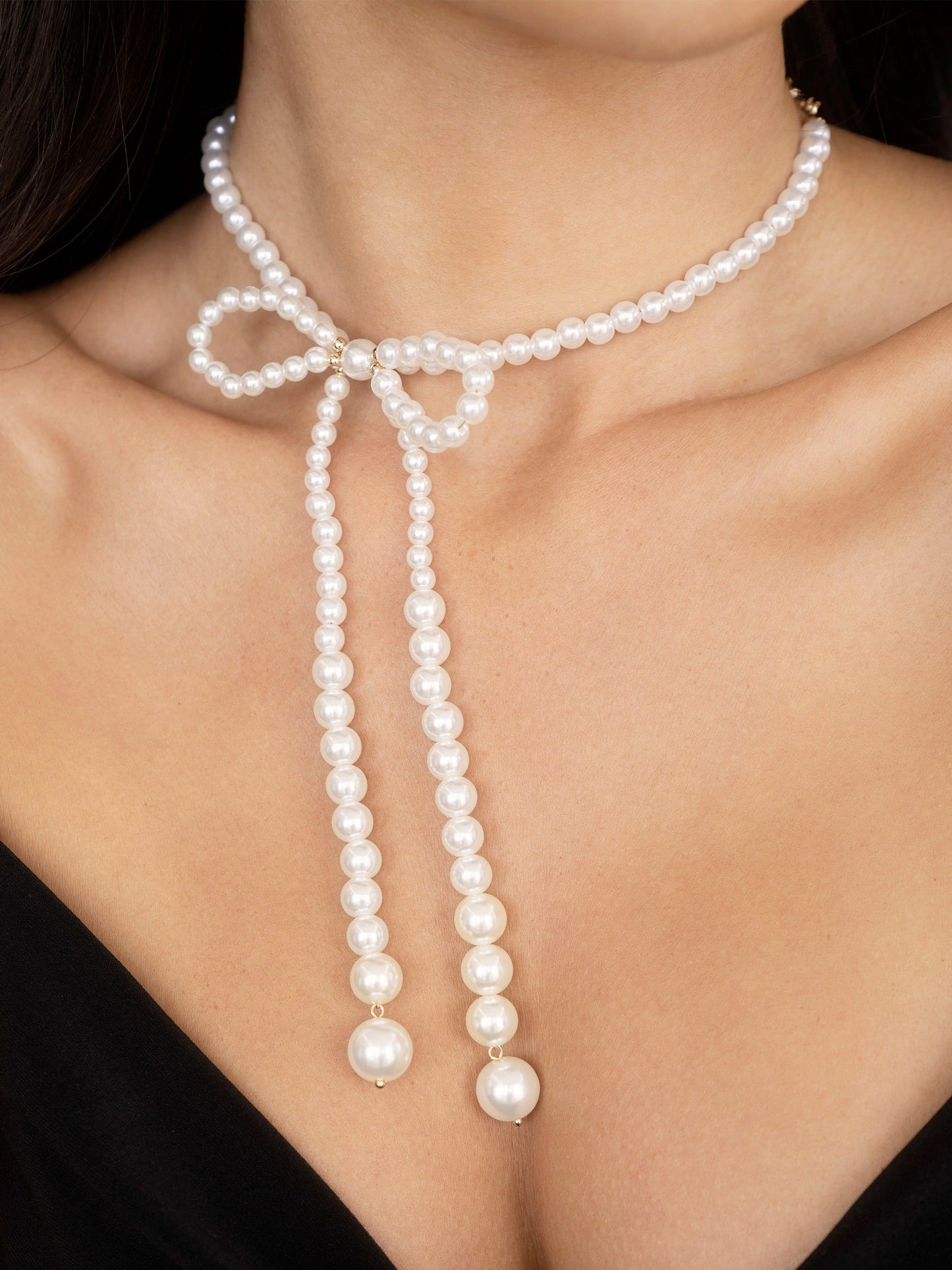 Elegant Pearl Bow Design Necklace