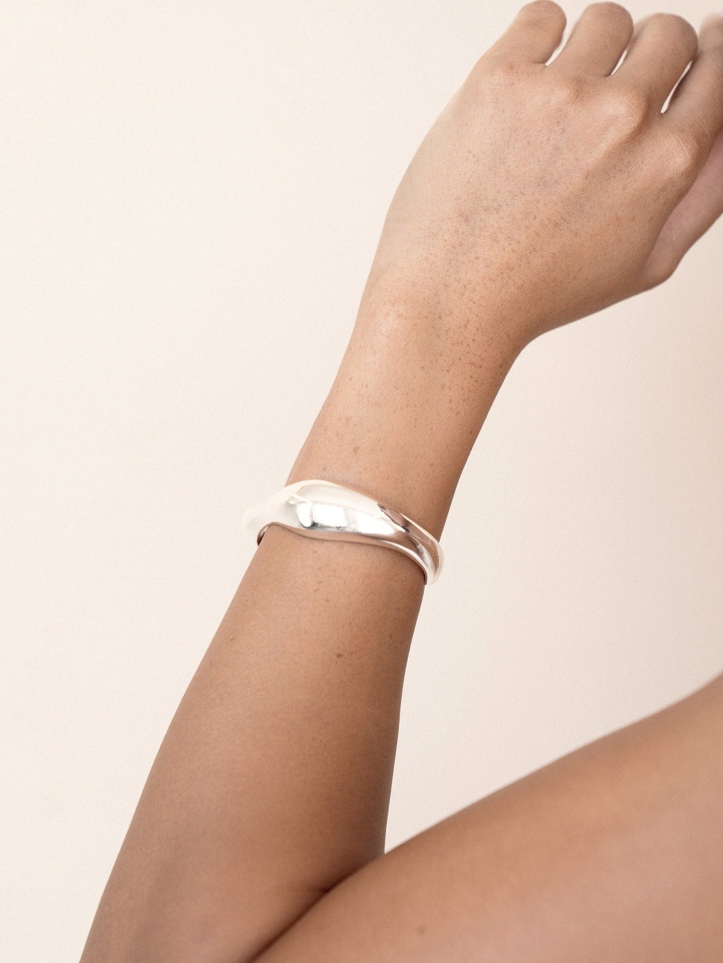 Stylish Liquid Love Cuff Bracelet in Silver