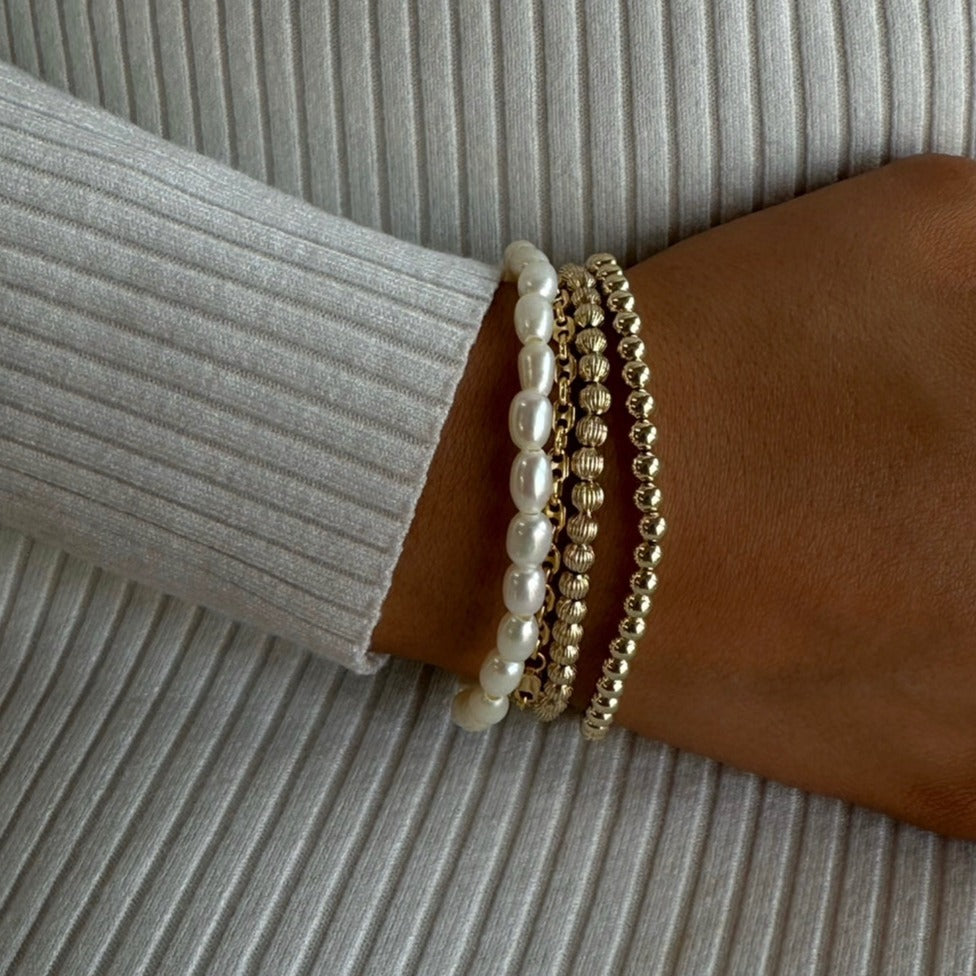 Elegant Pearl Bracelet in Classic Design 2