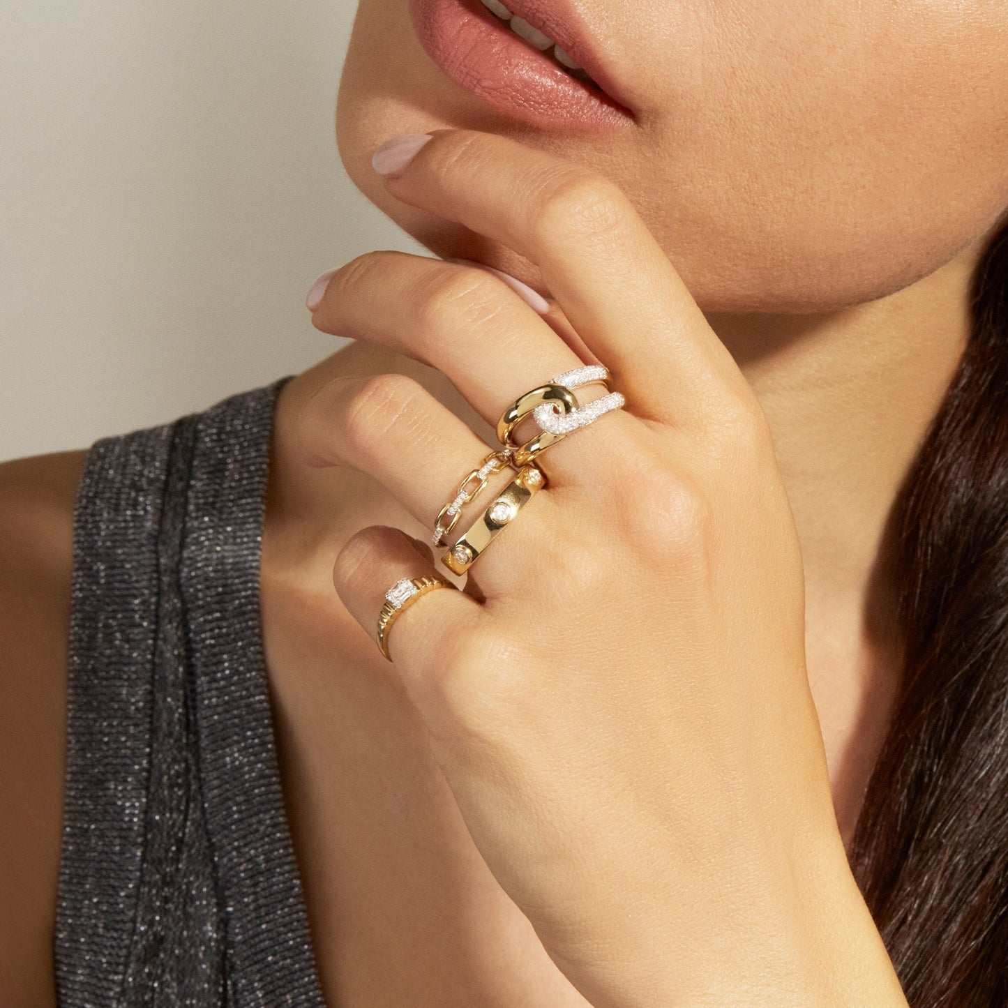 Interlocked Link Ring in Gold with Pave Design