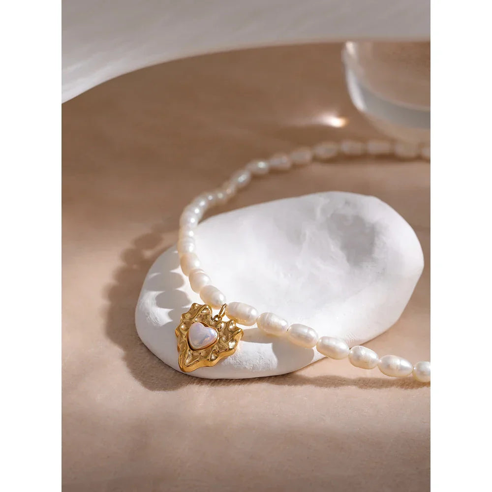 Elegant Heart Pearl Collar Necklace