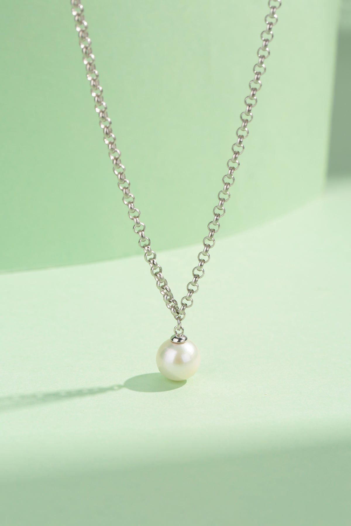 Freshwater Pearl and Lorna Pendant Necklace