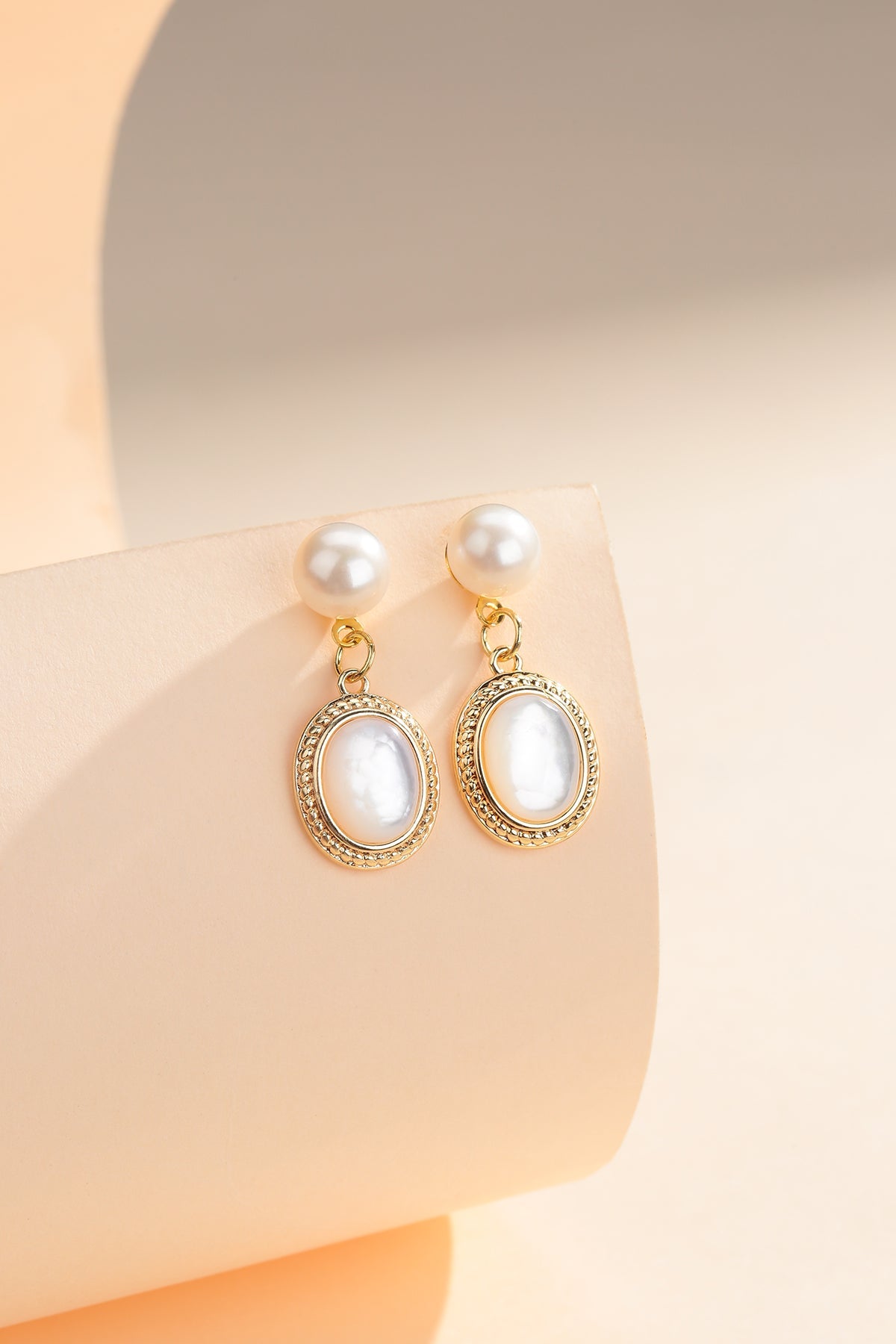 White Crystal and Mother of Pearls Earrings