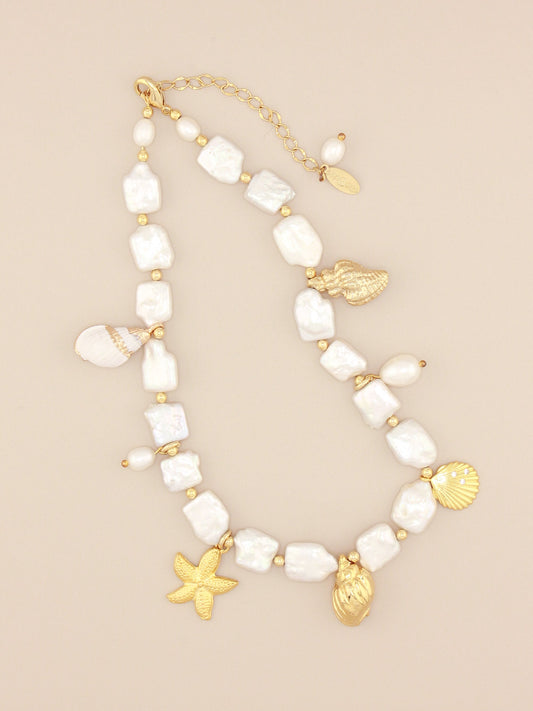 Elegant Pearl Charm Necklace in Sleek Design