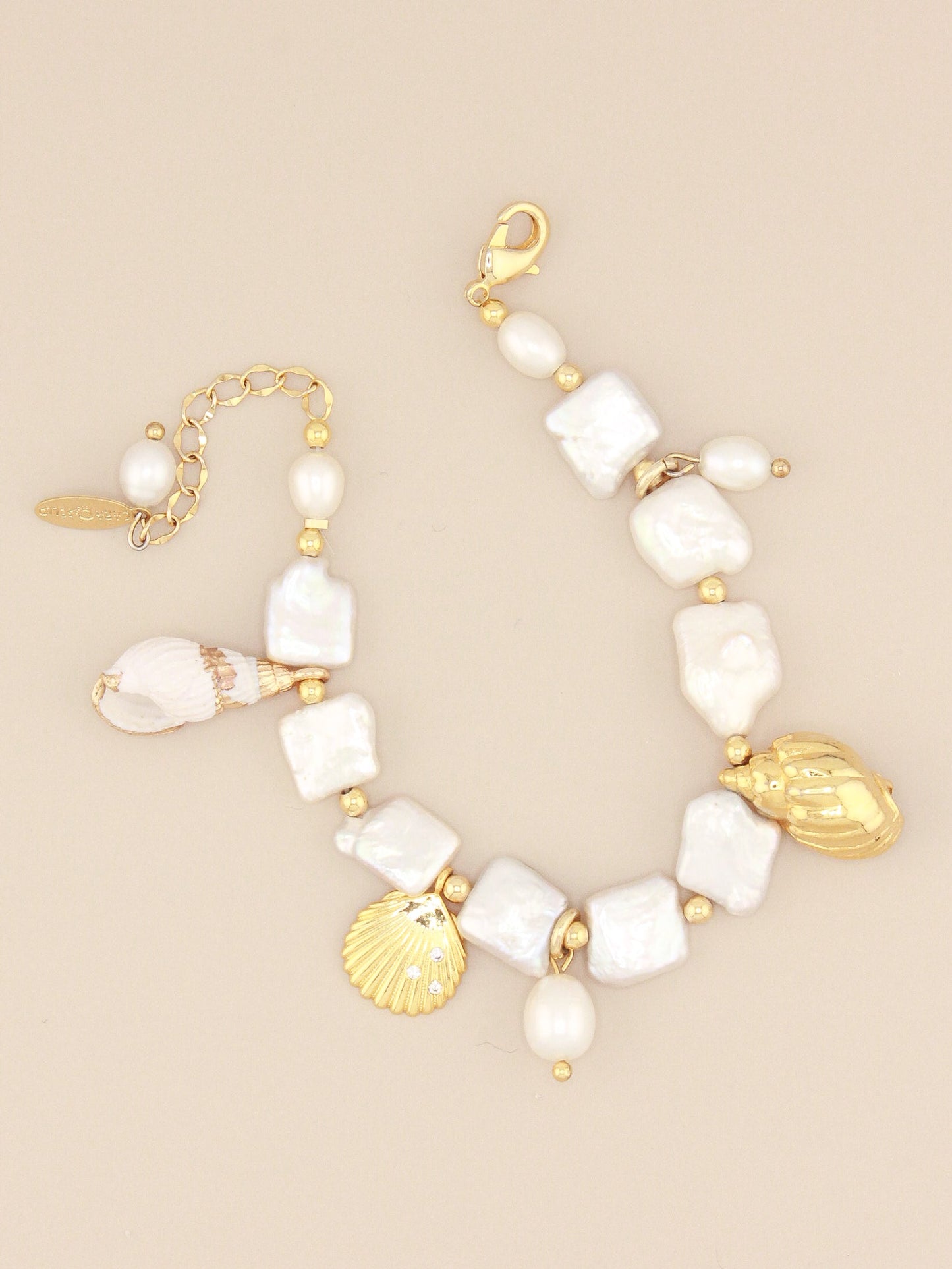 Elegant Charm Pearl Bracelet Design