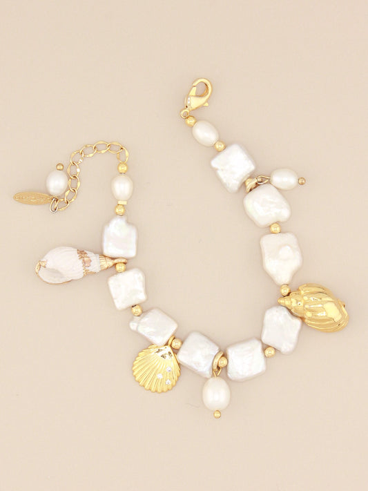 Elegant Charm Pearl Bracelet Design