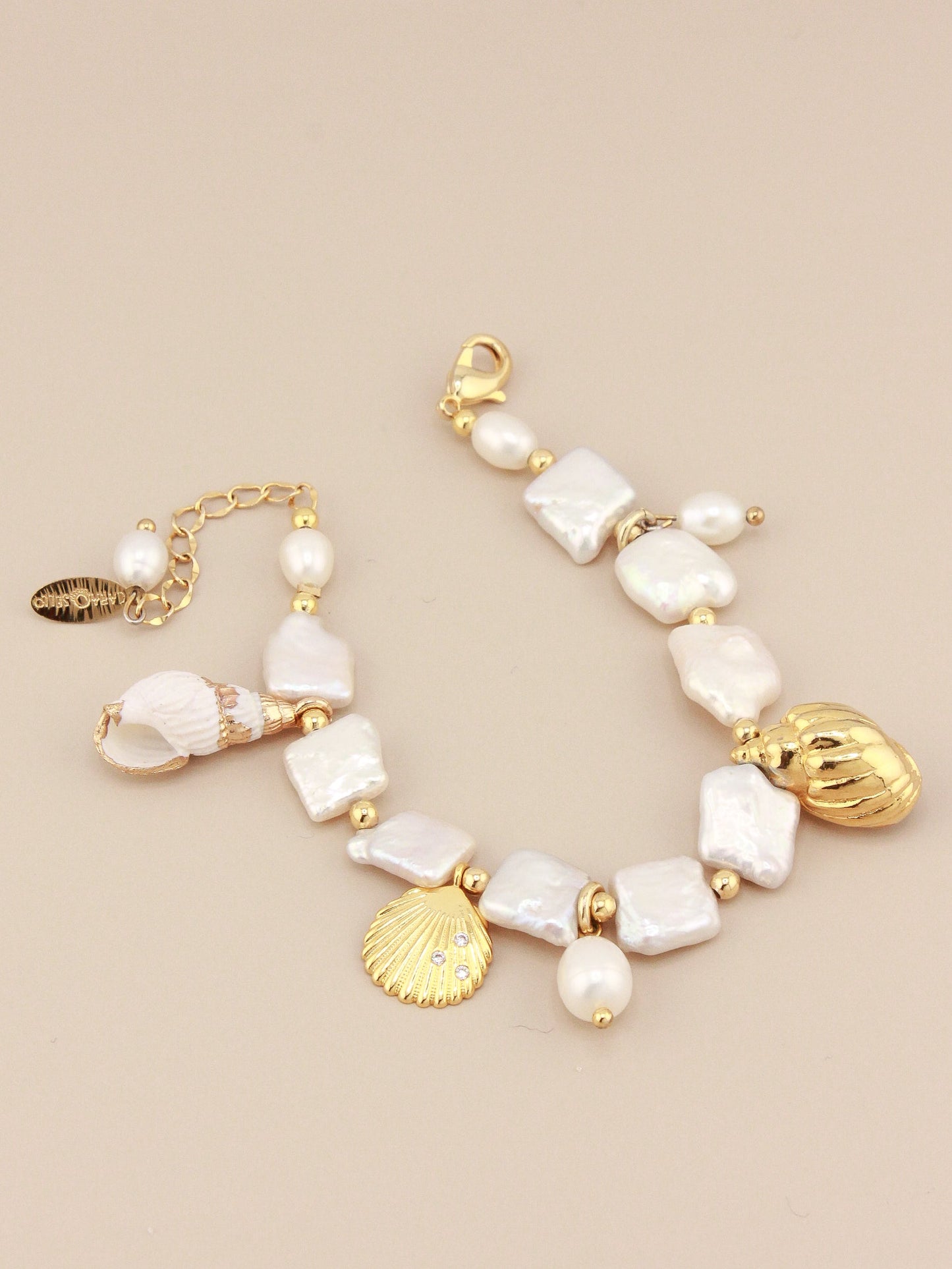 Elegant Charm Pearl Bracelet Design