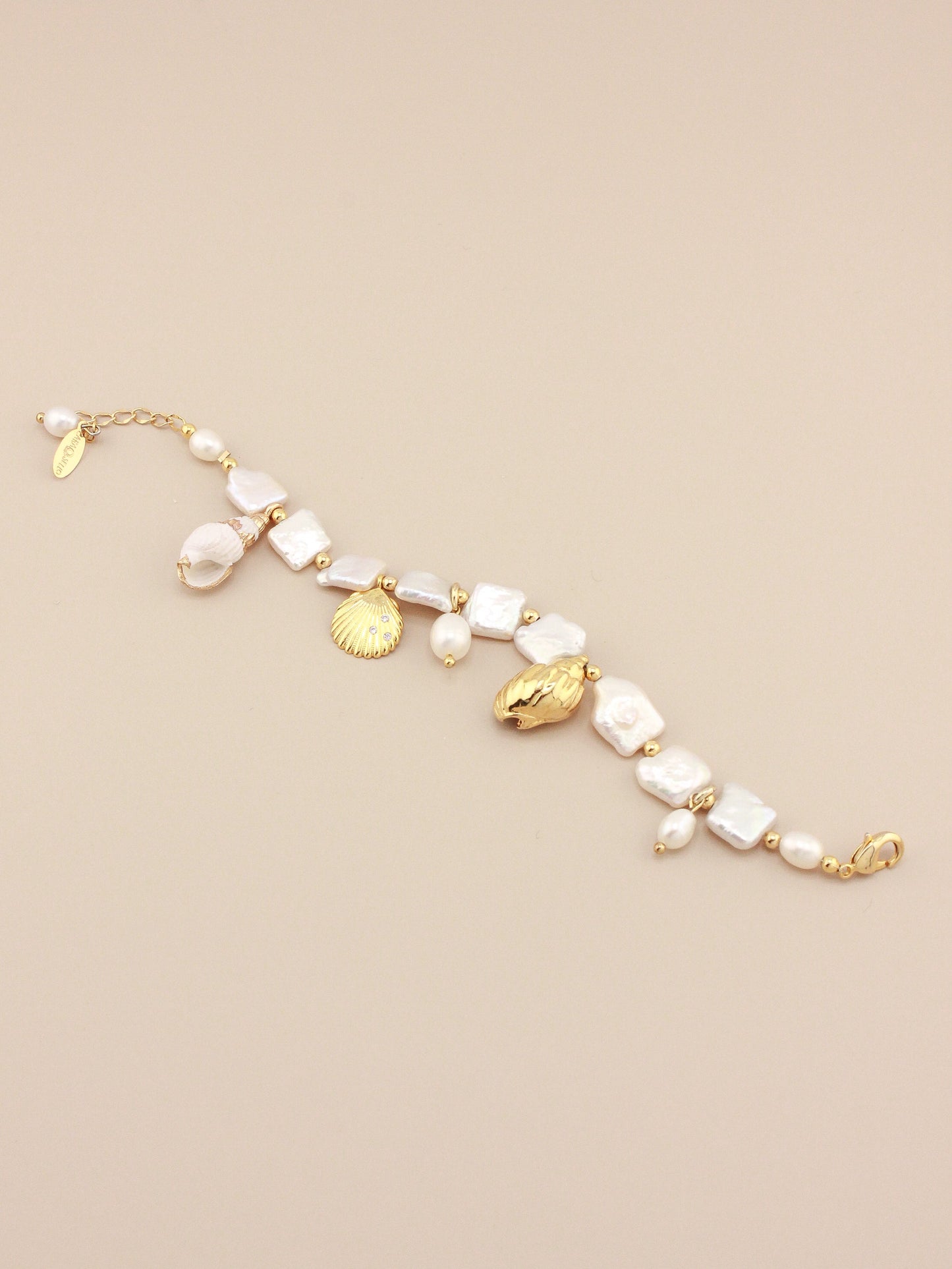 Elegant Charm Pearl Bracelet Design