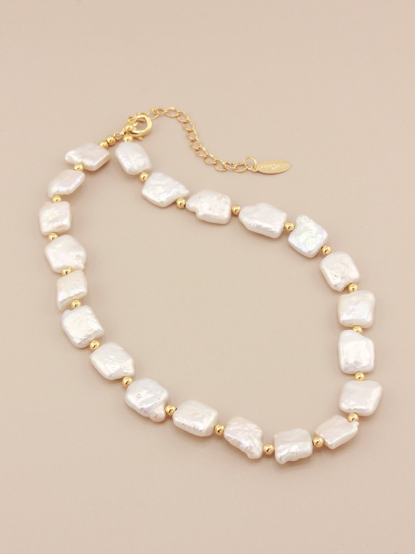 Square Pearl Choker with Flat Design