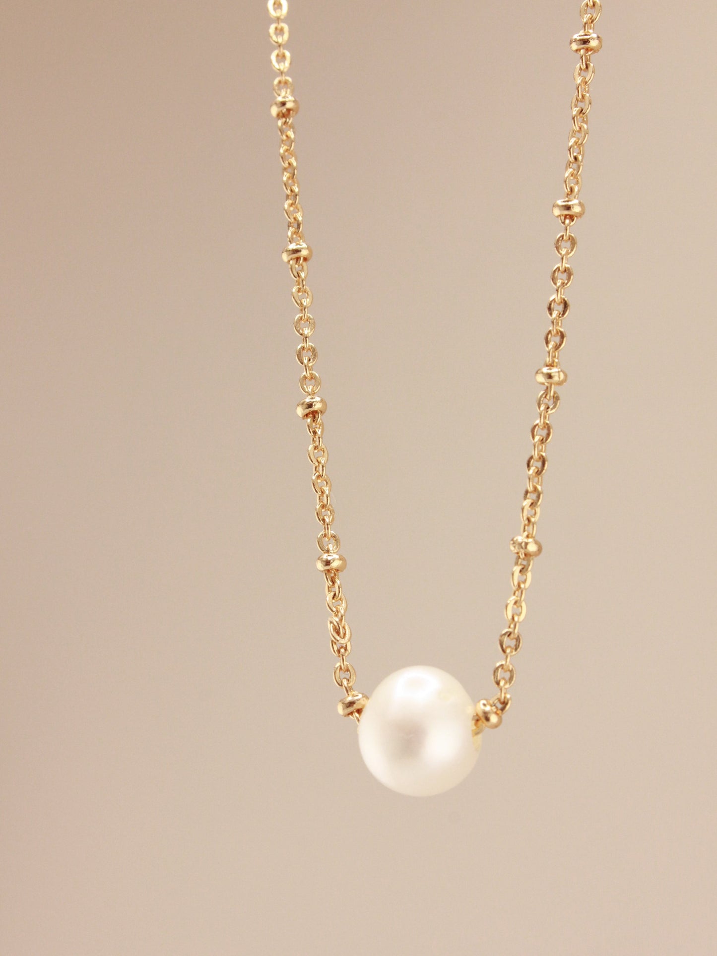 Elegant Pearl Chain Jewelry Design