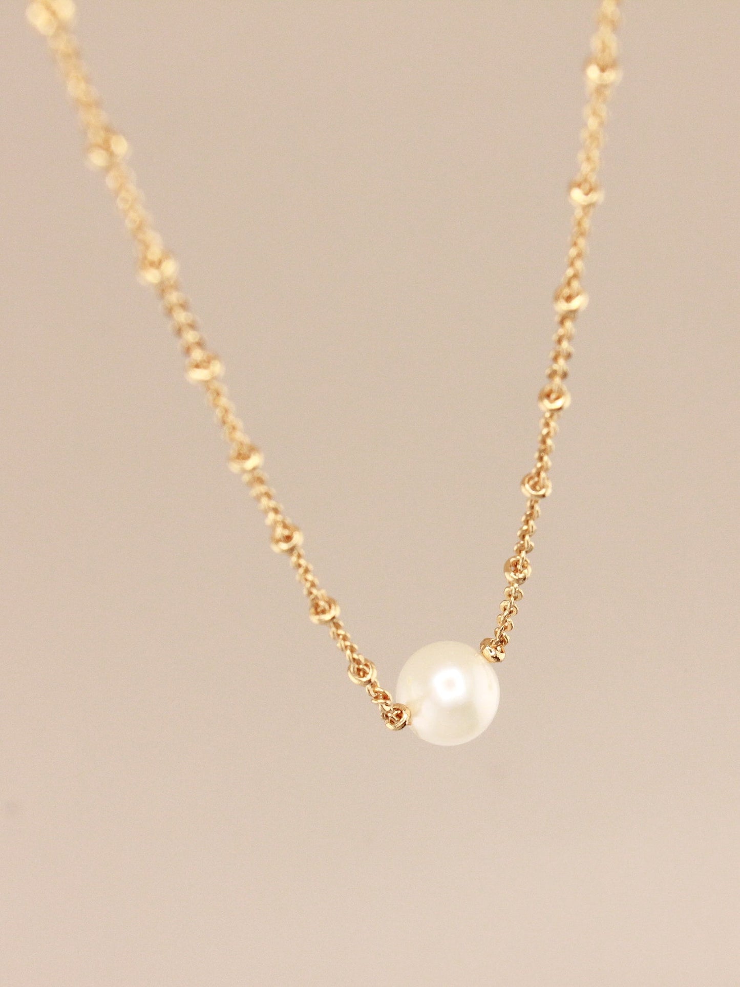 Elegant Pearl Chain Jewelry Design