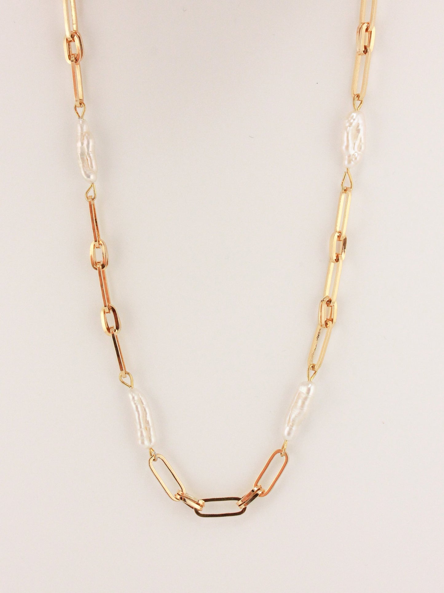 Pearl Linked Chain Necklace in Elegant Design